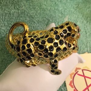 ❎. Amrita Singh | Jaguar Hinge Bangle Yellow Gold NWT